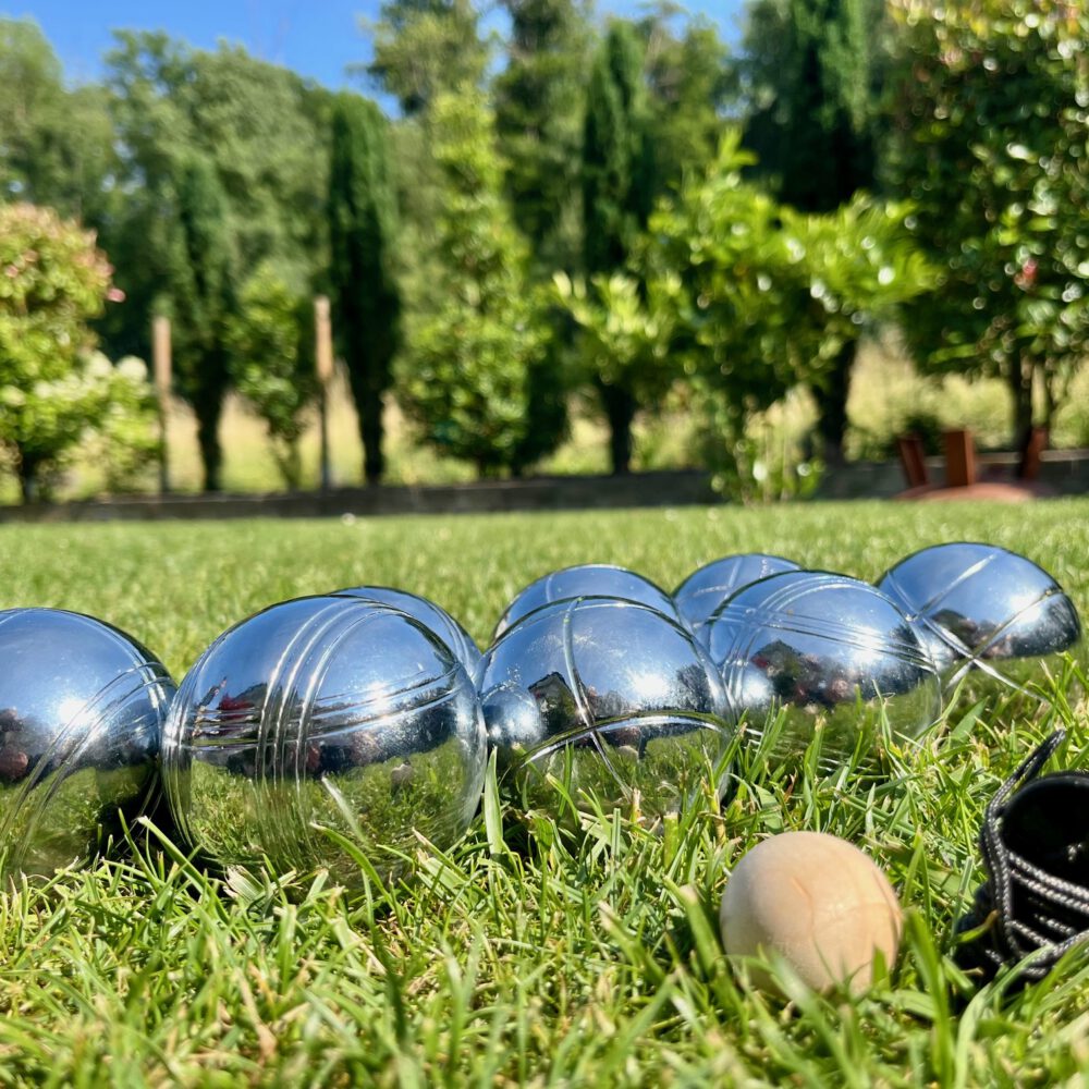 Boules-Spiel mit 8 Metall-Boules und Holz-Cochonnet