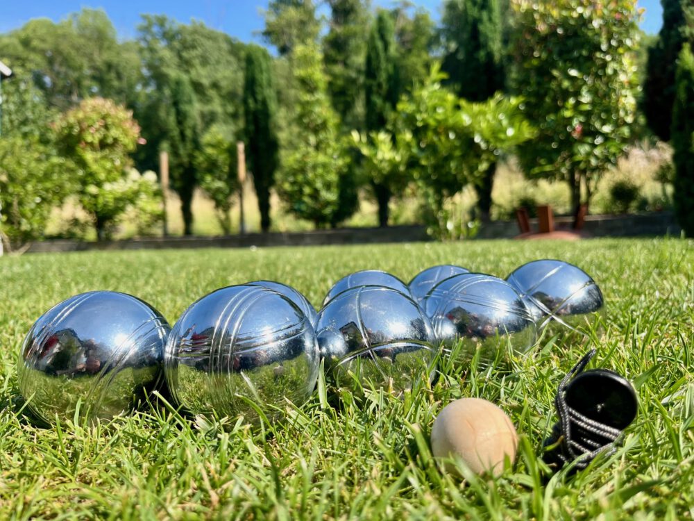 Boules-Spiel mit 8 Metall-Boules und Holz-Cochonnet